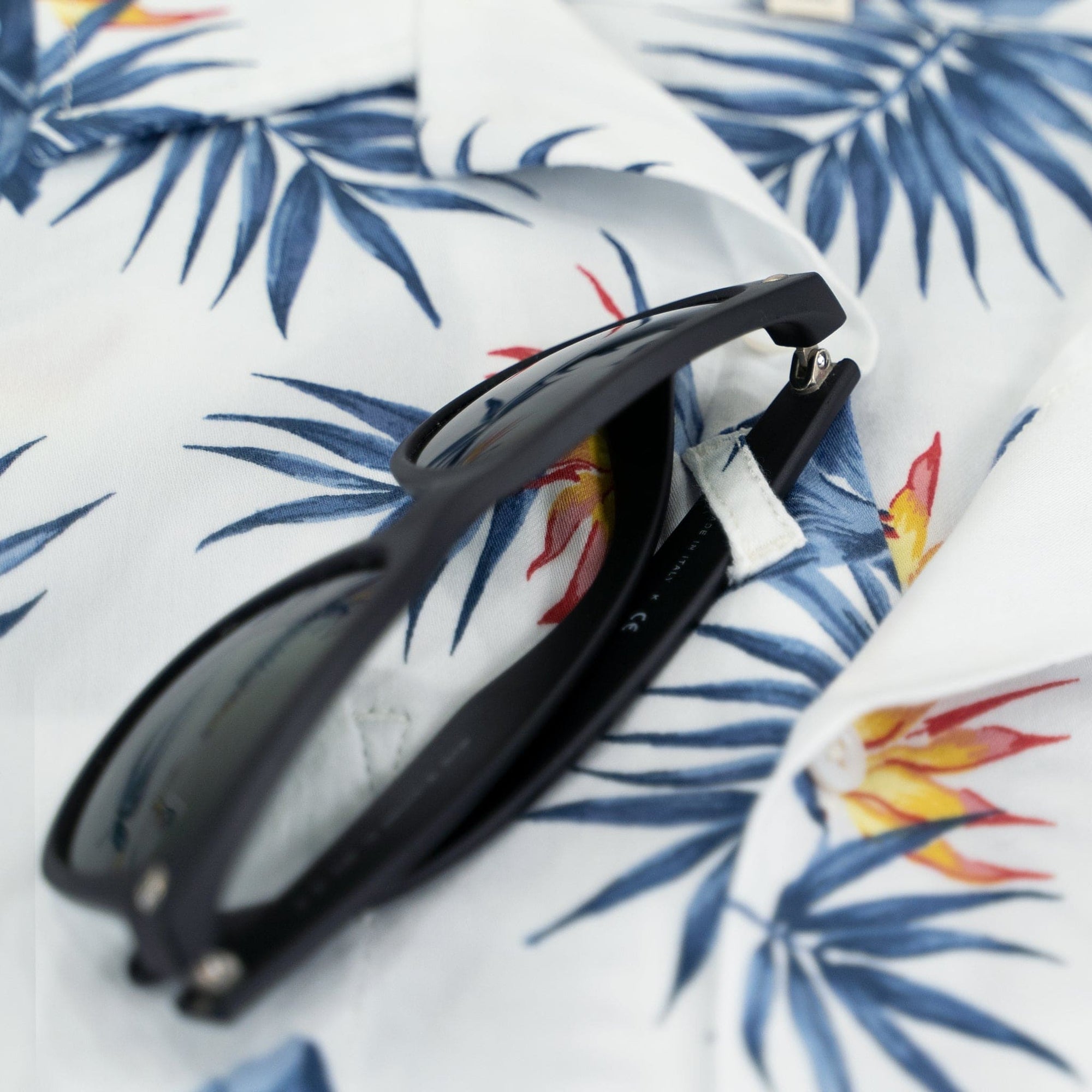 Men’s Surf Stretch Tropic High Water Shirt - Bird of Paradise, White Sand